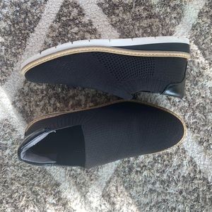 Like new, black women’s 6.5 Me Too oxfords